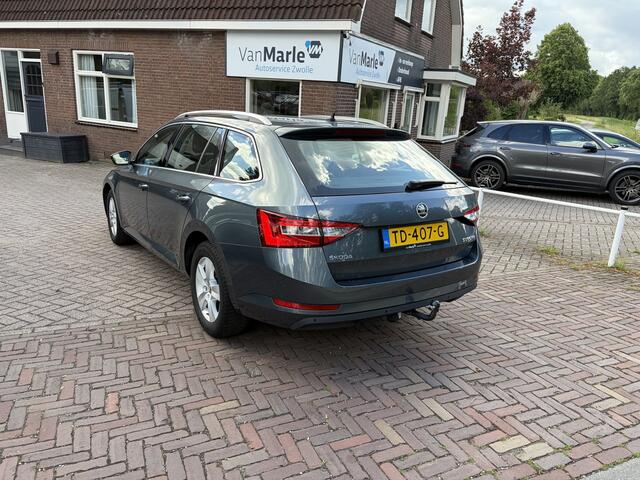 Skoda SUPERB Combi 1.4 TSI Ambition TREKHAAK NAVI CARPLAY CLIMA