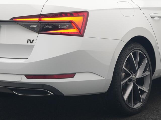 Skoda SUPERB Combi 1.4 TSI iV Sportline Business PHEV 218pk Dealer O.H. | Panodak | Adaptive Cruise | Camera | Canton Audio | Alcantara Sportstoelen Memory & Verwarmd | Sfeerverlichting | Keyless | Crystal LED | Apple Carplay | Stuur Verwarmd | Plug In Hybrid |