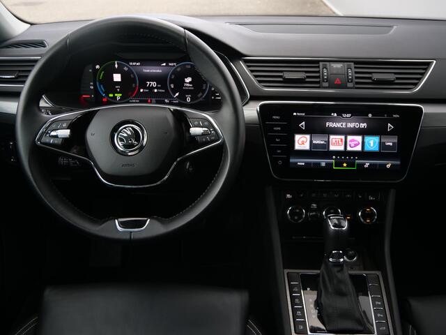 Skoda SUPERB Combi 1.4 TSI iV Style 218 Pk Automaat Navi / DAB / Apple Carplay / Pano-dak