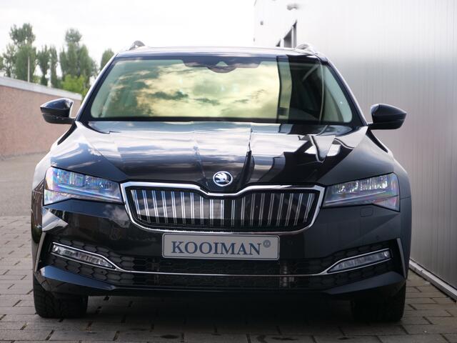 Skoda SUPERB Combi 1.4 TSI iV Style 218 Pk Automaat Navi / DAB / Apple Carplay / Pano-dak