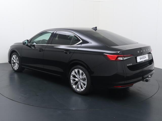 Skoda SUPERB First Edition 1.5 TSI | 150 PK | Automaat | Trekhaak wegklapbaar | Massagestoelen | Adaptive Cruise Control | 18'' Lichtmetalen velgen | Achteruitrijcamera |