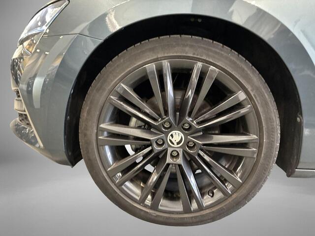 Skoda SUPERB Combi 1.4 TSI iV 218pk DSG Laurin & Klement · Panoramadak · Inklap. Trekhaak · Canton Audio · Lederen Bekleding · Elek. Stoelen + Geheugen Bestuurder · Stuur- & Stoelverwarming ·