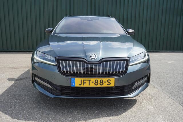 Skoda SUPERB Combi 1.4TSI iV Sportline Business PHEV + Trekhaak/ Camera/ LED/ Full Options/ Schitterend!