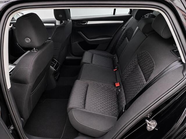 Skoda SUPERB Combi 1.4 TSI DSG Aut. iV Business Edition Plus Trekhaak Camera Navi Carplay DCC Stoelverwarming Verwarmbare Voorruit Cruise Control Full LED PDC VA