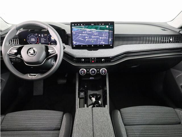Skoda SUPERB Combi 1.5 TSI MHEV First Edition 150 pk | Trekhaak wegklapbaar | Panoramadak | Verlengde garantie | Navigatie | Achteruitrijcamera | Verwarmbare voorstoelen