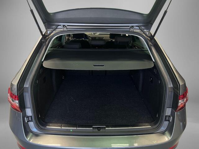 Skoda SUPERB Combi 1.4 TSI iV 218pk DSG Business Edition Plus · Camera · Inklap. Trekhaak · Stoelverwarming · Keyless · ACC · Apple/Android Car Play · Garantie t/m 17-06-2028 of 100.000km
