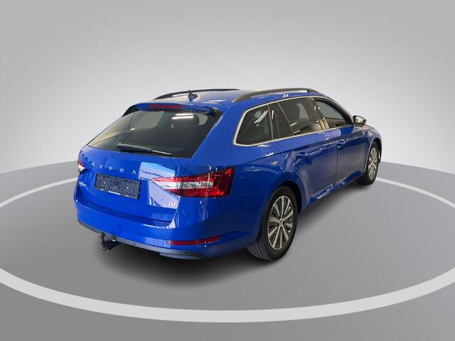 Skoda SUPERB Combi 1.4 TSI 218pk DSG iV Business Edition · Apple/Android Car Play · Wegklapbare Trekhaak · P-Sensoren · Navigatie · 17'' Inch ·