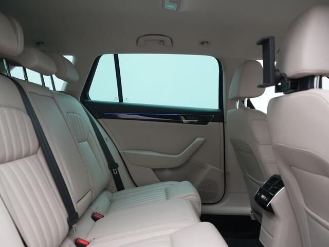 Skoda SUPERB Combi 1.4 TSI iV Laurin & Klement PHEV 218pk Dealer O.H. | Trekhaak Af Fabriek | Adaptive Cruise | Camera | Lederen Comfortzetels Memory & Verwarmd | Stuur Verwarmd | Canton Audio | Blis | Keyless | Apple Carplay | Crystal LED | Navigatie | DAB | Plug In Hybrid |