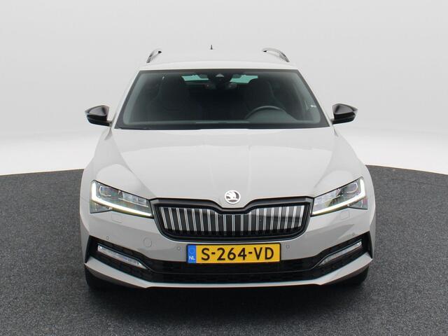 Skoda SUPERB Combi 1.4 TSi 218 Pk iV Sportline Business | Trekhaak | Stoelverwarming | CarPlay | Camera | Cruise Control | Navigatie | Full LED | 19 Inch | 91.754 Km !!