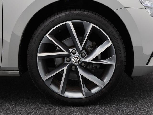 Skoda SUPERB Combi 1.4 TSi 218 Pk iV Sportline Business | Trekhaak | Stoelverwarming | CarPlay | Camera | Cruise Control | Navigatie | Full LED | 19 Inch | 91.754 Km !!