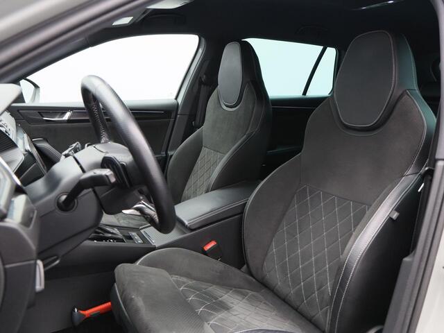 Skoda SUPERB Combi 1.4 TSi 218 Pk iV Sportline Business | Trekhaak | Stoelverwarming | CarPlay | Camera | Cruise Control | Navigatie | Full LED | 19 Inch | 91.754 Km !!