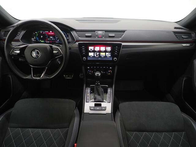 Skoda SUPERB Combi 1.4 TSI iV Sportline | Leder/Alcantara | Trekhaak | Carbon | Memory | Sfeerlicht | Keyless | Adaptive Cruise