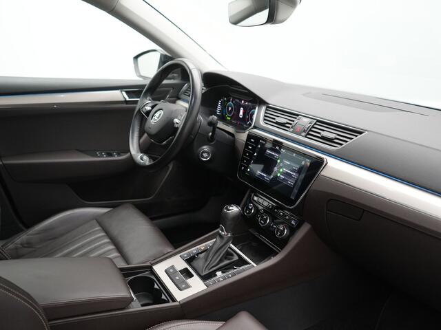 Skoda SUPERB Combi 1.4 TSI iV Laurin & Klement PHEV 218pk Dealer O.H. | Trekhaak Af Fabriek | Panodak | Adaptive Cruise | 360 Camera | Lederen Comfortstoelen Memory & Ventilatie | Canton Audio | Crystal LED | Stoelen & Stuur Verwarmd | Apple Carplay | Blis | DAB | Navigatie | 19"L.M | Plug In Hybrid |