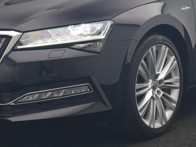 Skoda SUPERB Combi 1.4 TSI iV Laurin & Klement PHEV 218pk Dealer O.H. | Trekhaak Af Fabriek | Panodak | Adaptive Cruise | 360 Camera | Lederen Comfortstoelen Memory & Ventilatie | Canton Audio | Crystal LED | Stoelen & Stuur Verwarmd | Apple Carplay | Blis | DAB | Navigatie | 19"L.M | Plug In Hybrid |