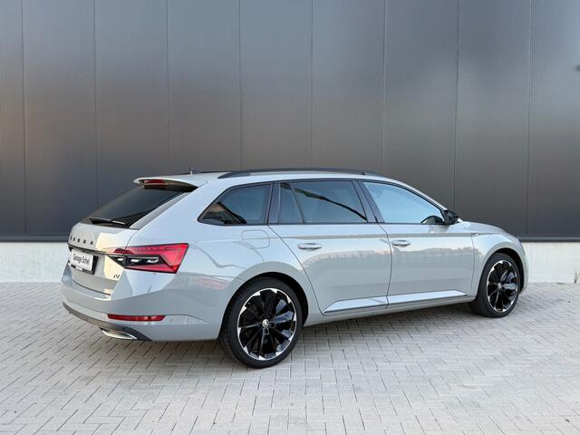 Skoda SUPERB Combi 1.4 TSI iV Sportline - Navi - Memory Sportstoelen - Camera - Stoel-stuurverwarming - 19" LM velgen - Rijklaar