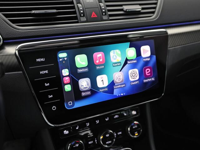 Skoda SUPERB Combi 1.4 TSI iV Sportline 218Pk Automaat (PANORAMADAK, 360 CAMERA, VIRTUAL COCKPIT, MEMORY SEATS, CANTON AUDIO, STOELVERWARMING, ADAPTIVE CRUISE, SFEERVERLICHTING, APPLE CARPLAY, NIEUWSTAAT)