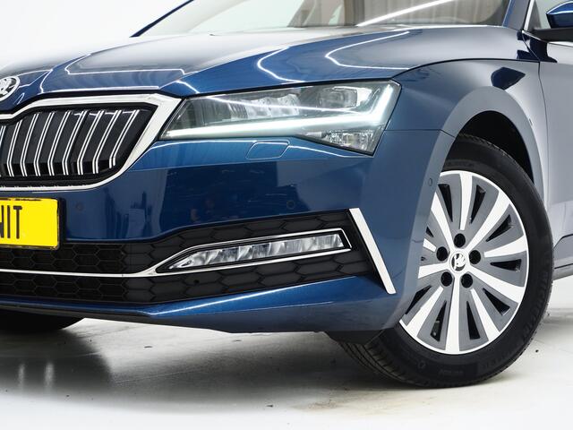 Skoda SUPERB Combi 1.4 TSI iV Style | Panoramadak | Leder | Trekhaak | Stoelkoeling | 360 | Memory | Keyless | Carplay