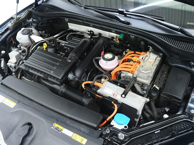 Skoda SUPERB Combi 1.4 TSI iV Style | Panoramadak | Leder | Trekhaak | Stoelkoeling | 360 | Memory | Keyless | Carplay