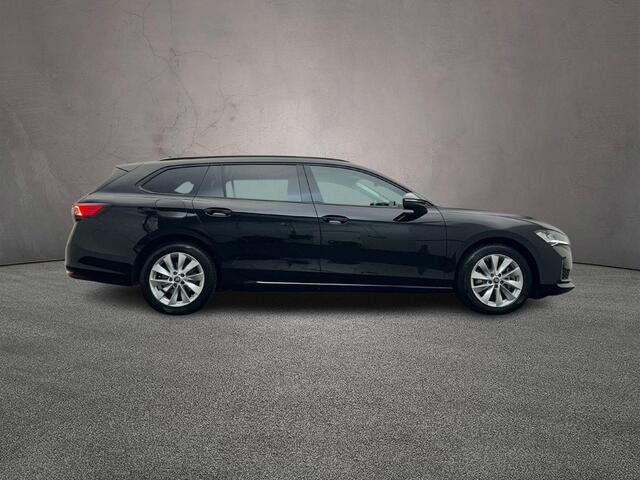 Skoda SUPERB Combi 1.5 TSI PHEV Edition 204pk DSG Automaat, Trekhaak, Stoelverwarming, Achteruitrijcamera, Adaptive cruise control, Dodehoeksensoren, Parkeersensoren, Navigatie, App-connect, LED koplampen