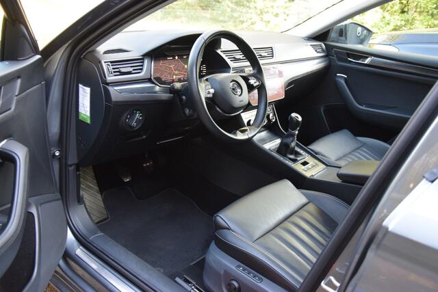 Skoda SUPERB Combi 1.5 TSI 150PK ACT Business Edition Plus | Org. NL | BOVAG Garantie | Adaptive Cruise Control | Lederen interieur | Electrische stoelverstelling | Voorstoel + achterbank verwarming | Apple Carplay/Android Auto |