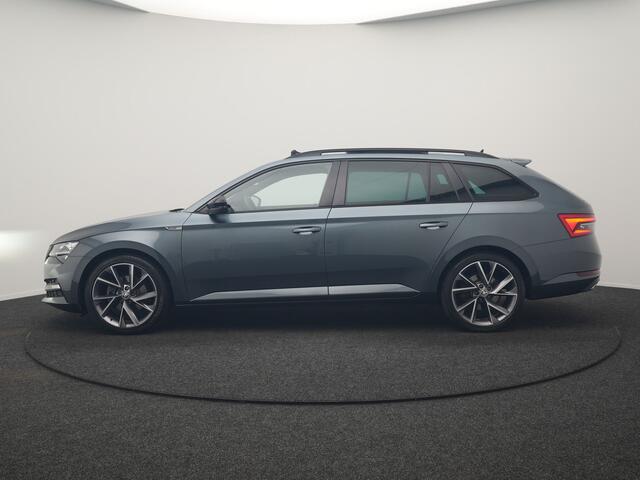 Skoda SUPERB Combi 1.4 TSI iV Sportline Business PHEV 218pk Dealer O.H. | Trekhaak Af Fabriek | Panodak | Adaptive Cruise | 360 Camera | Alcantara Sportstoelen Memory & Verwarmd | Stuur Verwarmd | Blis | Keyless | Crystal LED | Sfeerverlichting | Apple Carplay | Plug In Hybrid |