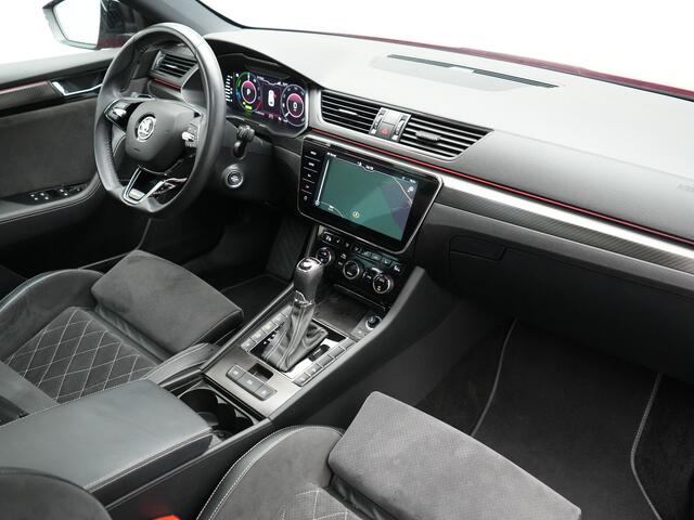 Skoda SUPERB Combi 1.4 TSI iV Sportline Business PHEV 218pk Dealer O.H. | Trekhaak Af Fabriek | Panodak | Adaptive Cruise | Camera | Canton Audio | Alcantara Sportstoelen Memory & Verwarmd | Stuur Verwarmd | Sfeerverlichting | Keyless | BLIS | Crystal LED | Plug In Hybrid |