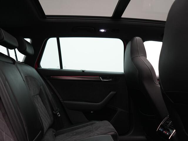 Skoda SUPERB Combi 1.4 TSI iV Sportline Business PHEV 218pk Dealer O.H. | Trekhaak Af Fabriek | Panodak | Adaptive Cruise | Camera | Canton Audio | Alcantara Sportstoelen Memory & Verwarmd | Stuur Verwarmd | Sfeerverlichting | Keyless | BLIS | Crystal LED | Plug In Hybrid |