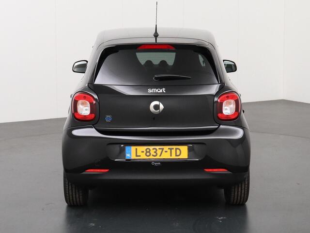 Smart EQ FORFOUR Essential 18 kWh | Lederen bekleding | Climate Control | Elekt. Pakket | Cruise control | LED-Dagrijverlichting | 24 Mnd. Certified garantie! |
