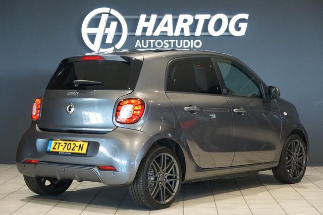 Smart EQ FORFOUR BRABUS Style 18 kWh + CAMERA / STOELVERWARING VOOR & ACHTER / PANO