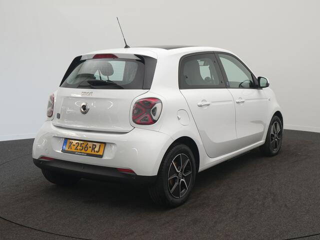 Smart EQ FORFOUR Comfort PLUS 18 kWh - RIJKLAARPRIJS - NAP LAGE KILOMETERSTAND - Camera - Panoramadak - Lederen bekleding - Stoelverwarming