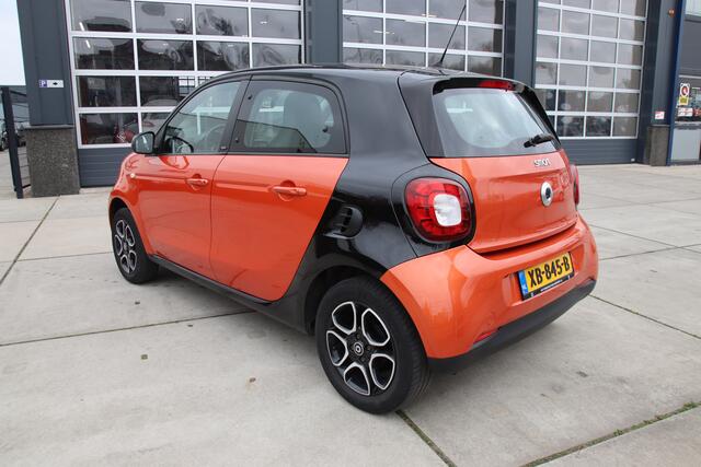 Smart FORFOUR 1.0 Business Solution Leder, Navi, Stoelvw. Cruise BOMVOL! Aanbieding!