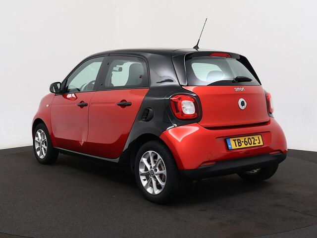 Smart FORFOUR 1.0 Business Solution bj 2018 km 42.000 Airco,14Inch,Cv,Radio/cd