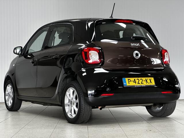 Smart FORFOUR 1.0 Passion/ 15'' LMV/ Clima/ Cruise/ Elek. Ramen/ Isofix/ Bluetooth/ Multi. LEDER. Stuur/ LED Dagrijverl.