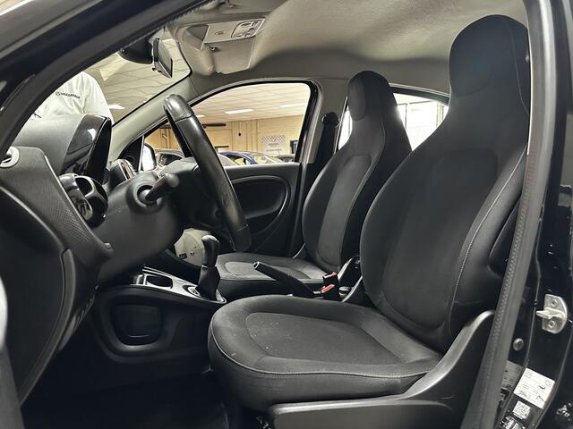 Smart FORFOUR 1.0 Passion/ 15'' LMV/ Clima/ Cruise/ Elek. Ramen/ Isofix/ Bluetooth/ Multi. LEDER. Stuur/ LED Dagrijverl.