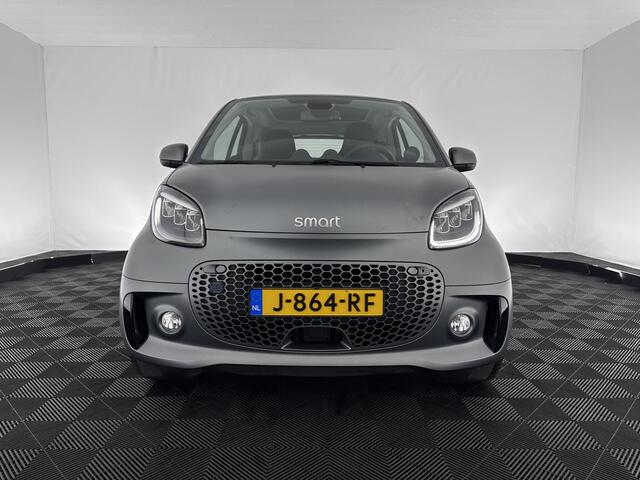 Smart FORTWO EQ Comfort PLUS 18 kWh [ 3-Fase ] Aut. *PANO | FULL-LED | VOLLEDER | NAVI-FULLMAP | CAMERA | BRABUS-WHEELS | AMBIENT-LIGHT | AIRCO | PDC | CRUISE | DAB | APP.CONNECT | COMFORT-SEATS | 16''ALU*