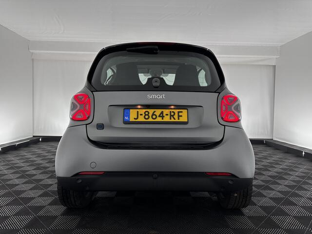 Smart FORTWO EQ Comfort PLUS 18 kWh [ 3-Fase ] Aut. *PANO | FULL-LED | VOLLEDER | NAVI-FULLMAP | CAMERA | BRABUS-WHEELS | AMBIENT-LIGHT | AIRCO | PDC | CRUISE | DAB | APP.CONNECT | COMFORT-SEATS | 16''ALU*