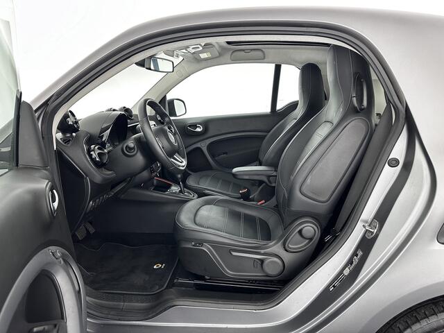 Smart FORTWO EQ Comfort PLUS 18 kWh [ 3-Fase ] Aut. *PANO | FULL-LED | VOLLEDER | NAVI-FULLMAP | CAMERA | BRABUS-WHEELS | AMBIENT-LIGHT | AIRCO | PDC | CRUISE | DAB | APP.CONNECT | COMFORT-SEATS | 16''ALU*