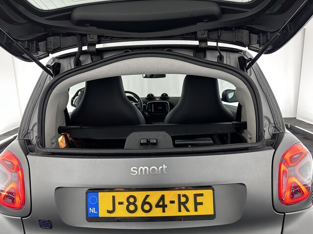 Smart FORTWO EQ Comfort PLUS 18 kWh [ 3-Fase ] Aut. *PANO | FULL-LED | VOLLEDER | NAVI-FULLMAP | CAMERA | BRABUS-WHEELS | AMBIENT-LIGHT | AIRCO | PDC | CRUISE | DAB | APP.CONNECT | COMFORT-SEATS | 16''ALU*