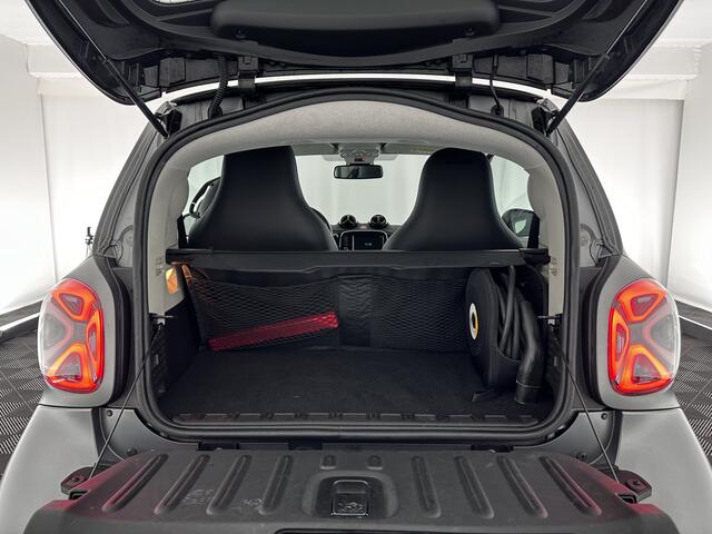 Smart FORTWO EQ Comfort PLUS 18 kWh [ 3-Fase ] Aut. *PANO | FULL-LED | VOLLEDER | NAVI-FULLMAP | CAMERA | BRABUS-WHEELS | AMBIENT-LIGHT | AIRCO | PDC | CRUISE | DAB | APP.CONNECT | COMFORT-SEATS | 16''ALU*