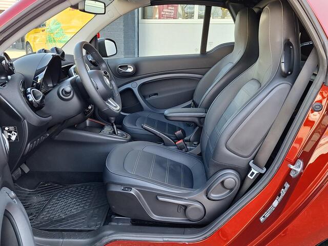 Smart FORTWO EQ cabriolet | Leder Zwart | Comfort Plus Pakket | Winter Pakket | JBL Soundsystem | LED Koplampen | Regensensor | Lichtsensor | Achteruitrijcamera | Sfeerverlichting | Stoelverwarming | Stuurverwarming | Cruise Control | Parkeersensoren Achter