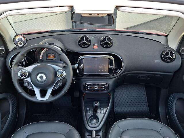 Smart FORTWO EQ cabriolet | Leder Zwart | Comfort Plus Pakket | Winter Pakket | JBL Soundsystem | LED Koplampen | Regensensor | Lichtsensor | Achteruitrijcamera | Sfeerverlichting | Stoelverwarming | Stuurverwarming | Cruise Control | Parkeersensoren Achter