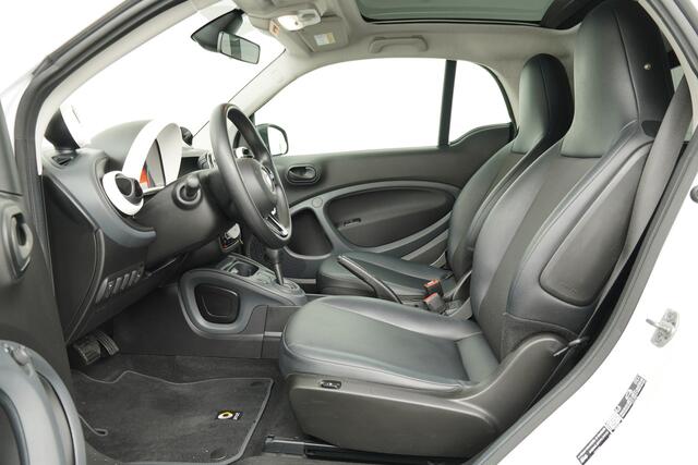 Smart FORTWO BWJ 2020 EQ Essential 82 PK 18 kWh AUTOMAAT / NAVI / AIRCO / CRUISE / STOELVERW. / PANORAMADAK / BLUETOOTH / LEDER / LMV