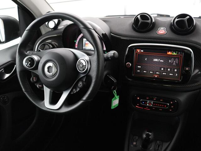 Smart FORTWO EQ Comfort PLUS 18 kWh | SOH 91.8% | Leder | Panoramadak | Stoelverwarming | Camera | Bluetooth | Park assist | Climate control | Full LED | 16'' Lichtmetaal