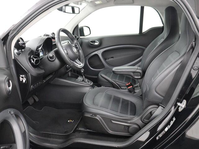 Smart FORTWO EQ Comfort PLUS 18 kWh | SOH 91.8% | Leder | Panoramadak | Stoelverwarming | Camera | Bluetooth | Park assist | Climate control | Full LED | 16'' Lichtmetaal