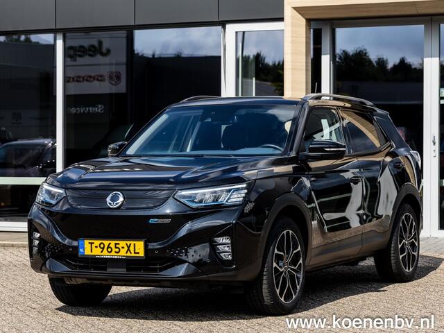 Ssangyong KORANDO Titanium / Leer / LED / Navi / 1500Kg trekgew/ 19 Blackline