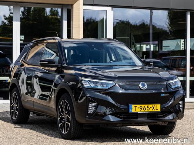 Ssangyong KORANDO Titanium / Leer / LED / Navi / 1500Kg trekgew/ 19 Blackline
