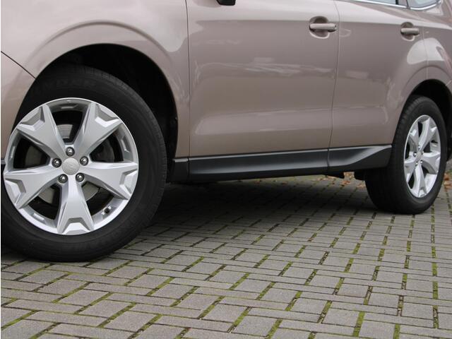 Subaru FORESTER 2.0 Comfort AWD Automaat Trekhaak, Cruise control, Climate control, Stoelverwarming, Parkeercamera, Lichtmetalen velgen