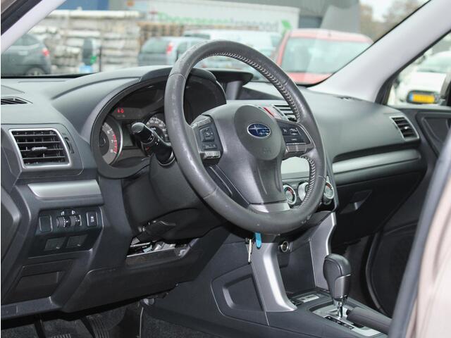 Subaru FORESTER 2.0 Comfort AWD Automaat Trekhaak, Cruise control, Climate control, Stoelverwarming, Parkeercamera, Lichtmetalen velgen