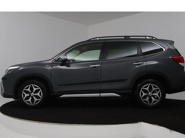 Subaru FORESTER 2.0i e-BOXER Luxury | 1870 kg Trekgewicht | Camera | Dodehoek Detector | Carplay\Android Auto | Nederlandse Auto | NAP |
