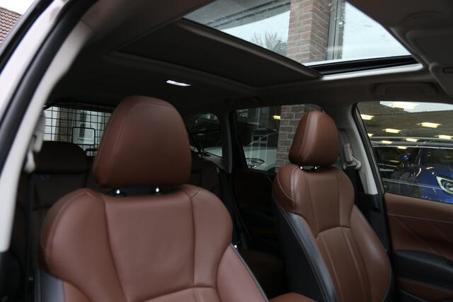 Subaru FORESTER 2.0i e-BOXER Premium Schuifdak Leer Navi Camera ACC